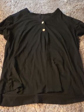 Women's Black Short-Sleeve Button Accent Top